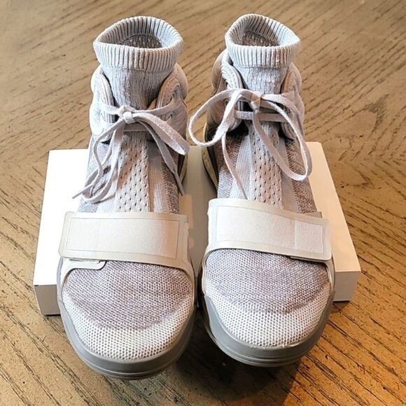 Stella Mccartney size 7 gray hightop training shoe vibe sonic🤍 - Picture 3 of 10